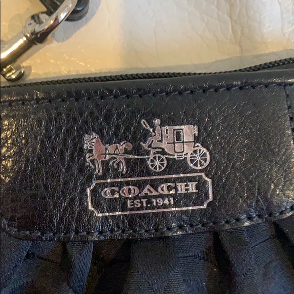 Coach wristlet - Picture 3 of 3